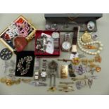 A SELECTION OF JEWELLERY AND WATCHES TO INCLUDE SILVER AND COSTUME PEICES