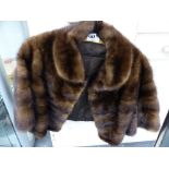 A VINTAGE MINK SHOULDER CAPE.