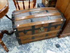 AN ANTIQUE WOOD SLAT TRUNK.