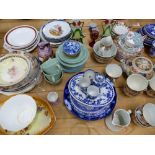 AN EDWARDIAN PART TEA SERVICE, AND OTHER DECORATIVE PLATES AND ORNAMENTS.