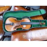 A VINTAGE VIOLIN WITH CASE.