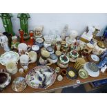 A QUANTITY OF DECORATIVE CHINA WARES TO INCLUDE WYMESS DISH, AN EARLY JASPER WARE MUG, ETC.