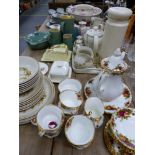A ROYAL ALBERT OLD COUNTRY ROSE TEA SERVICE, AN ORIENTAL TEA SET, AND OTHER CHINA WARES.