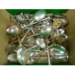 A QUANTITY OF VARIOUS SILVER AND PLATED COFFEE SPOONS.