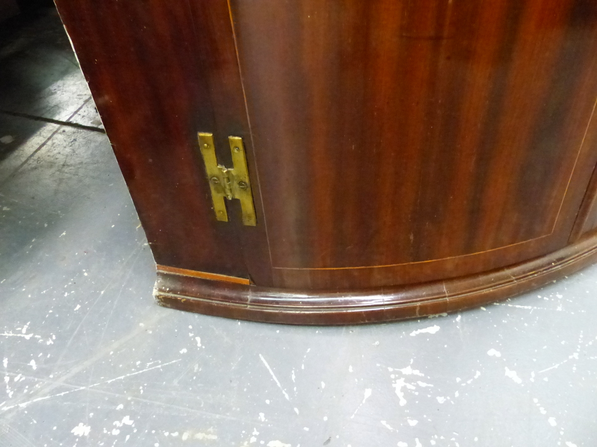 A GEORGE III MAHOGANY BOW FRONT CORNER CABINET. - Image 8 of 10