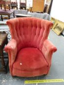 AN EARLY 20TH C. BUTTON BARREL BACK ARM CHAIR.