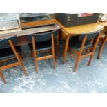 A RETRO DINING TABLE AND FOUR CHAIRS.