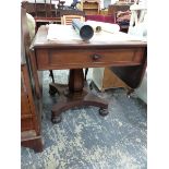 AN EARLY VICTORIAN MAHOGANY PEDESTAL PEMBROKE TABLE.