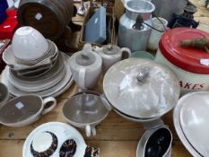 A POOLE PART DINNER SERVICE, KITCHENALIA ETC.