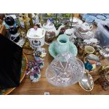 VARIOUS TABLE LAMPS, PORCELAIN BUTTERFLY DISPLAY, FIGURINES, ETC.