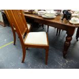 AN EDWARDIAN WALNUT DINING TABLE AND FOUR SIMILAR OAK DINING CHAIRS.