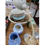 A VINTAGE FLEXIBLE DESK LAMP, VASES, A WASH BOWL ETC.