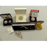 A 14ct GOLD .5grm COIN, A SILVER FLAT WOVEN NECKLACE, TWO SILVER PROOF £5 COINS, SILVER FOOTBALL