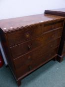 A GEORGIAN OAK SMALL CHEST OF DRAWERS.