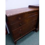 A GEORGIAN OAK SMALL CHEST OF DRAWERS.