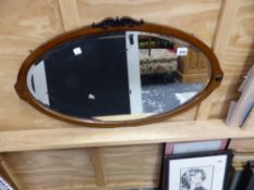 AN EDWARDIAN OVAL WALL MIRROR.