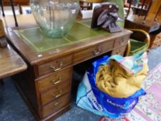 A LATE VICTORIAN OAK PEDESTAL DESK.