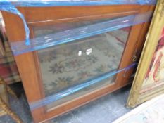 A SMALL MAHOGANY SIDE CABINET WITH GLAZED DOORS.