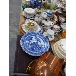 A CHINESE BLUE AND WHITE PLATE, VARIOUS VICTORIAN AND OTHER DECORATIVE CHINA WARES, SMALL QUANTITY