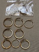 EIGHT 9ct GOLD SOVEREIGN MOUNTS, FIVE FULL AND THREE HALF, TOGETHER WITH A SMALL QUANTITY OF CUT