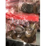 A COLLECTION OF GB AND WORLD COINS TO INCLUDE SILVER EXAMPLES, VICTORIAN COINS, ETC.
