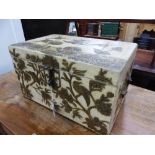 AN ORIENTAL LACQUERED DECORATED BOX.