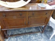 A SMALL OAK SIDEBOARD.