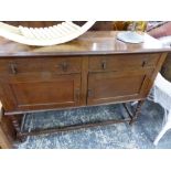 A SMALL OAK SIDEBOARD.