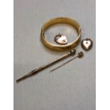 A 9ct ROSE GOLD VINTAGE PADLOCK WITH A CHESTER HALLMARK, TOGETHER WITH A STONE SET HEART LOCKET, A