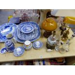 A QUANTITY OF VICTORIAN TRANSFER WARE MEAT PLATTERS, VARIOUS TABLE LAMPS, ETC.