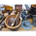 QUANTITY OF ANTIQUE PEWTER WARES, TREEN BOWLS, A BRASS MOUNTED LEVEL, ETC.