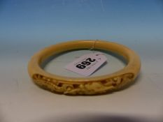 AN ANTIQUE JAPANESE IVORY BANGLE CARVED WITH TWO PANELS OF DRAGONS. 9.6 CM DIA.