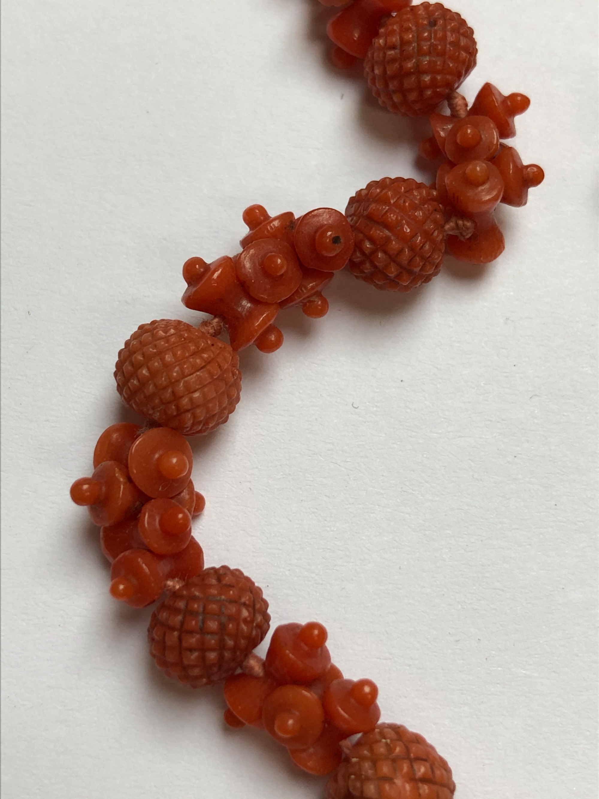 AN ANTIQUE CARVED RED CORAL ROPE OF BEADS AND SPACERS, COMPLETE WITH AN ENGRAVED BOX CLASP. APPROX - Image 18 of 31