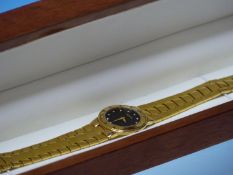 A LADIES GOLD PLATED GUCCI WATCH, REF 3300L, WITH BLACK DIAL DAUPHINE HANDS, ROMAN NUMERAL HOUR