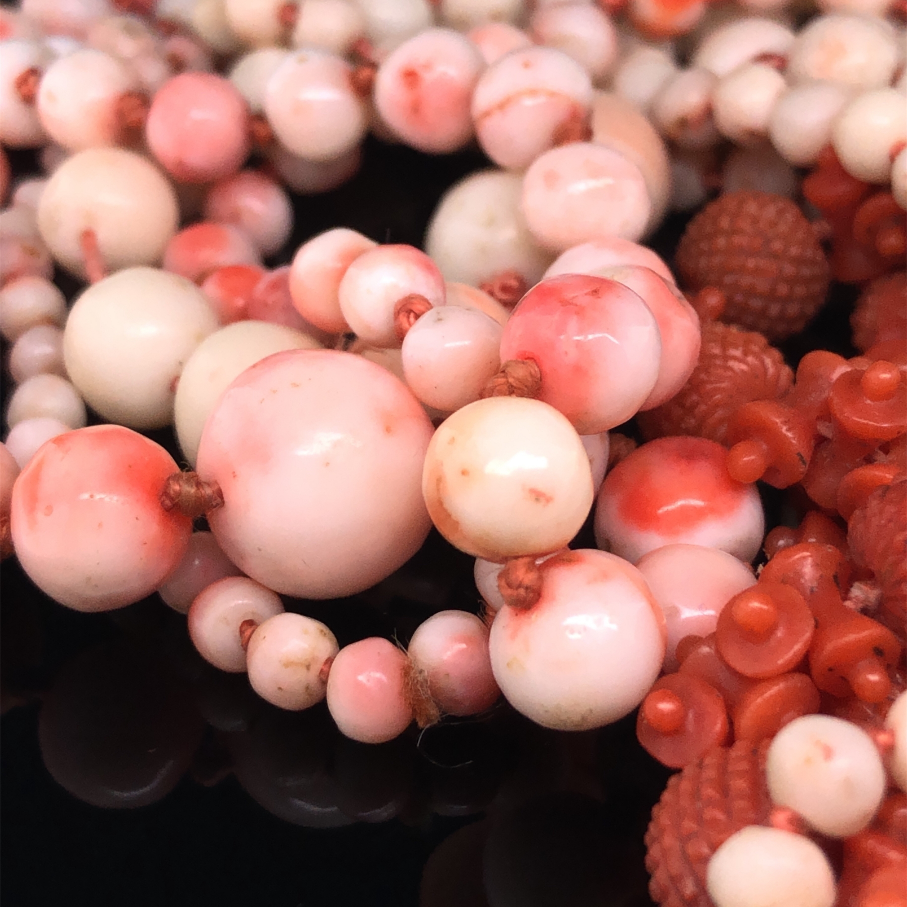 AN ANTIQUE CARVED RED CORAL ROPE OF BEADS AND SPACERS, COMPLETE WITH AN ENGRAVED BOX CLASP. APPROX - Image 5 of 31