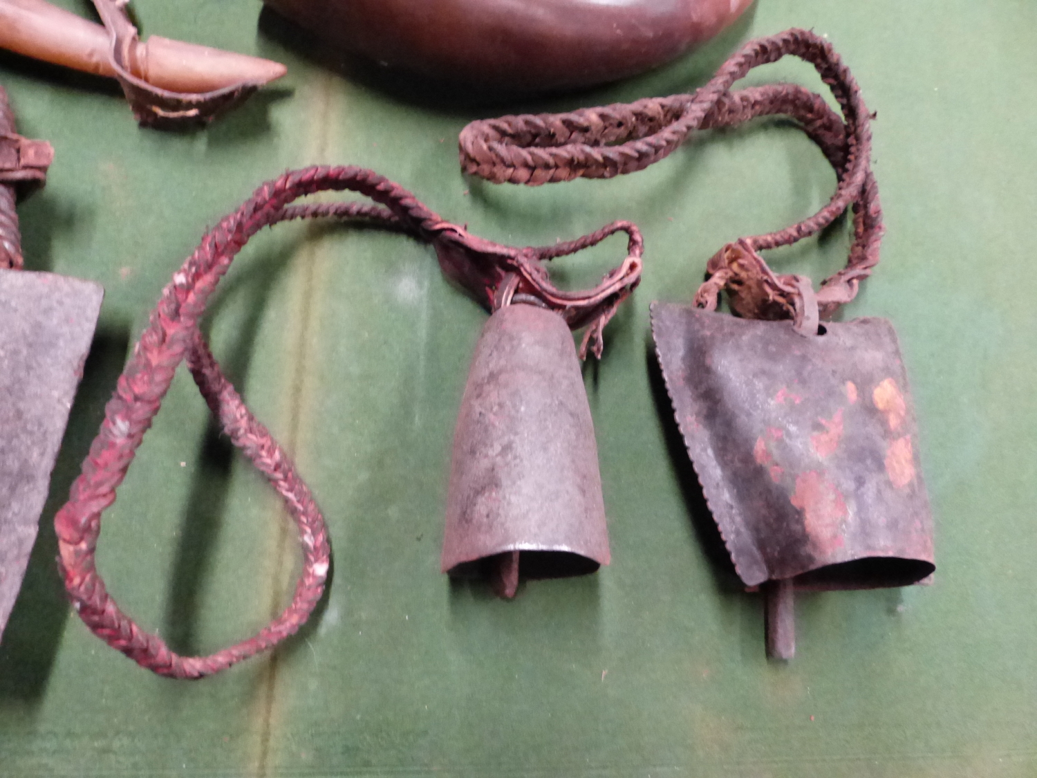 THREE COWRIE DECORATED COWS HORNS, ANOTHER UNDECORATED,A COWS HORN BELL TOGETHER WITH THREE IRON COW - Image 2 of 4