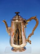 AN EARLY 19th.C. HALLMARKED SILVER COFFEE POT WITH HINGED COVER, DATED 1816 SHEFFIELD, FOR