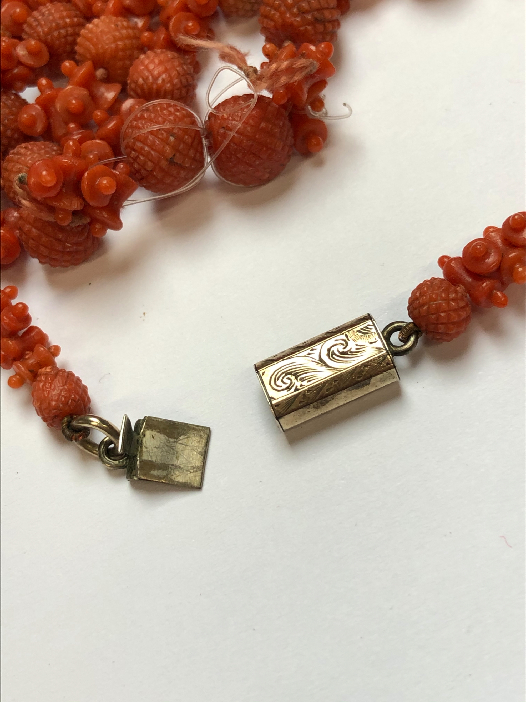 AN ANTIQUE CARVED RED CORAL ROPE OF BEADS AND SPACERS, COMPLETE WITH AN ENGRAVED BOX CLASP. APPROX - Image 14 of 31