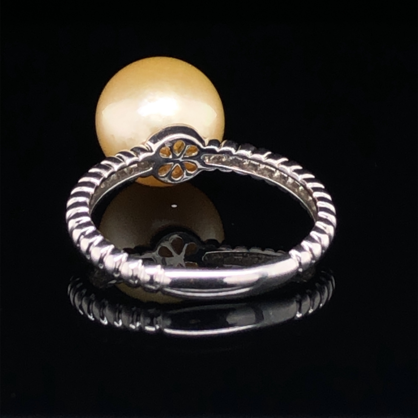 A 9ct WHITE GOLD PEARL DRESS RING, FINGER SIZE N, WEIGHT 3.8grms. - Image 2 of 3