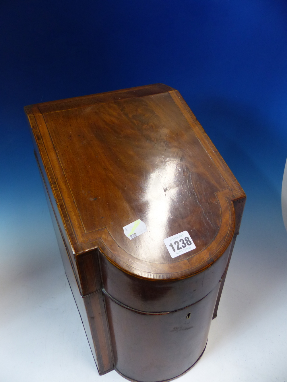 A GEORGE III MAHOGANY KNIFE BOX CONVERTED FOR STATIONERY, THE SLOPING LID CROSS BANDED IN - Image 2 of 8