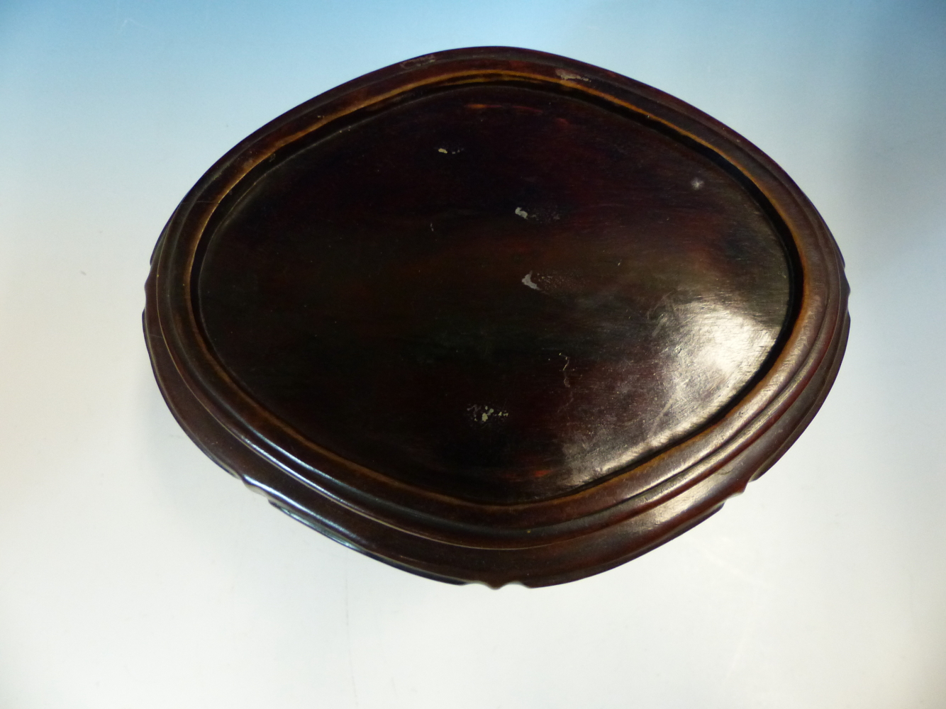 A 19th C. CANTON QUATREFOIL BOWL AND WOOD STAND, THE EXTERIOR PAINTED WITH DAOIST IMMORTALS. W 26. - Image 4 of 5