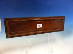 AN ORIENTAL HARDWOOD BOX WITH SLIDING LID AND SILK LINED INTERIOR 38 X 11 X 4 CM