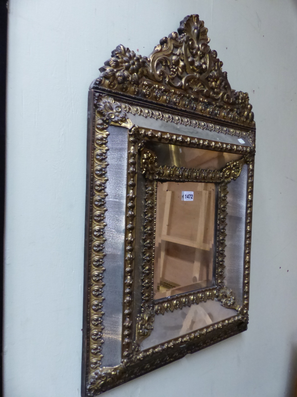 A DUTCH BAROQUE STYLE BRASS MOUNTED MULTIPLE PLATE MIRROR CRESTED BY FRUIT, FLOWERS AND SCROLLING - Image 5 of 6