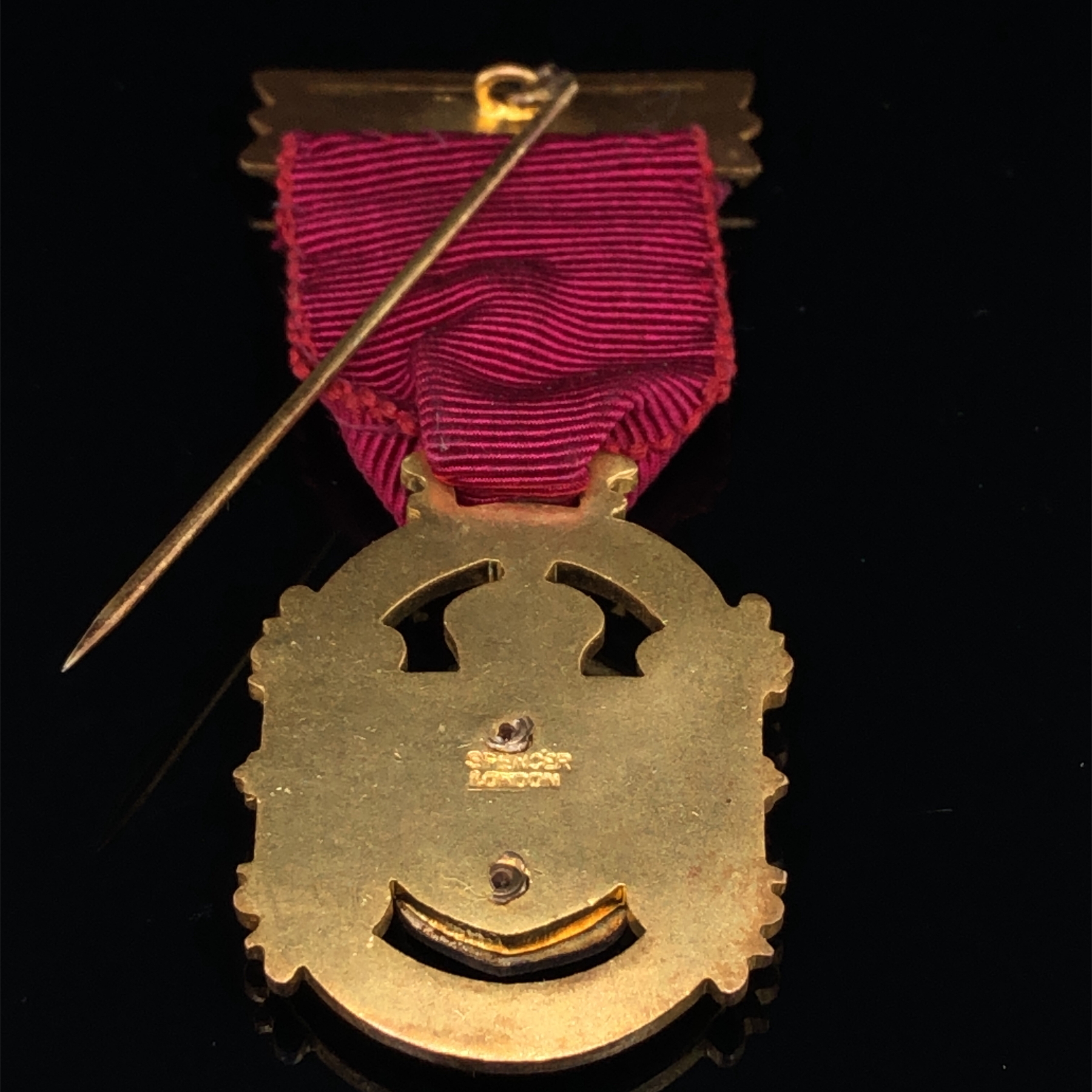 A HALLMARKED 9ct GOLD AND ENAMEL MAYORS MEDALLION, ENGRAVED WITH ENAMEL BANNERS 1951-54, AND FLOREAT - Image 2 of 11