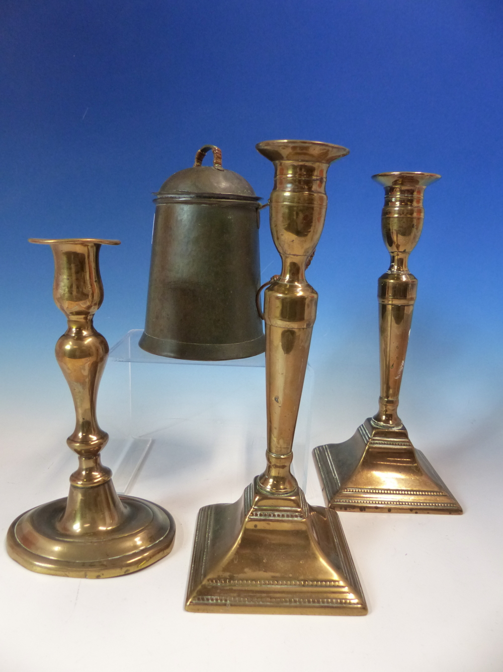 A KESWICK SCHOOL OF INDUSTRIAL ART COPPER COVERED PINT MUG, A PAIR OF BRASS SQUARE BASE