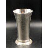 AN EDWADIAN HALLMARKED SILVER BEAKER IN THE 17th C. MANNER, DATED 1908 LONDON FOR LAMBERT & CO (