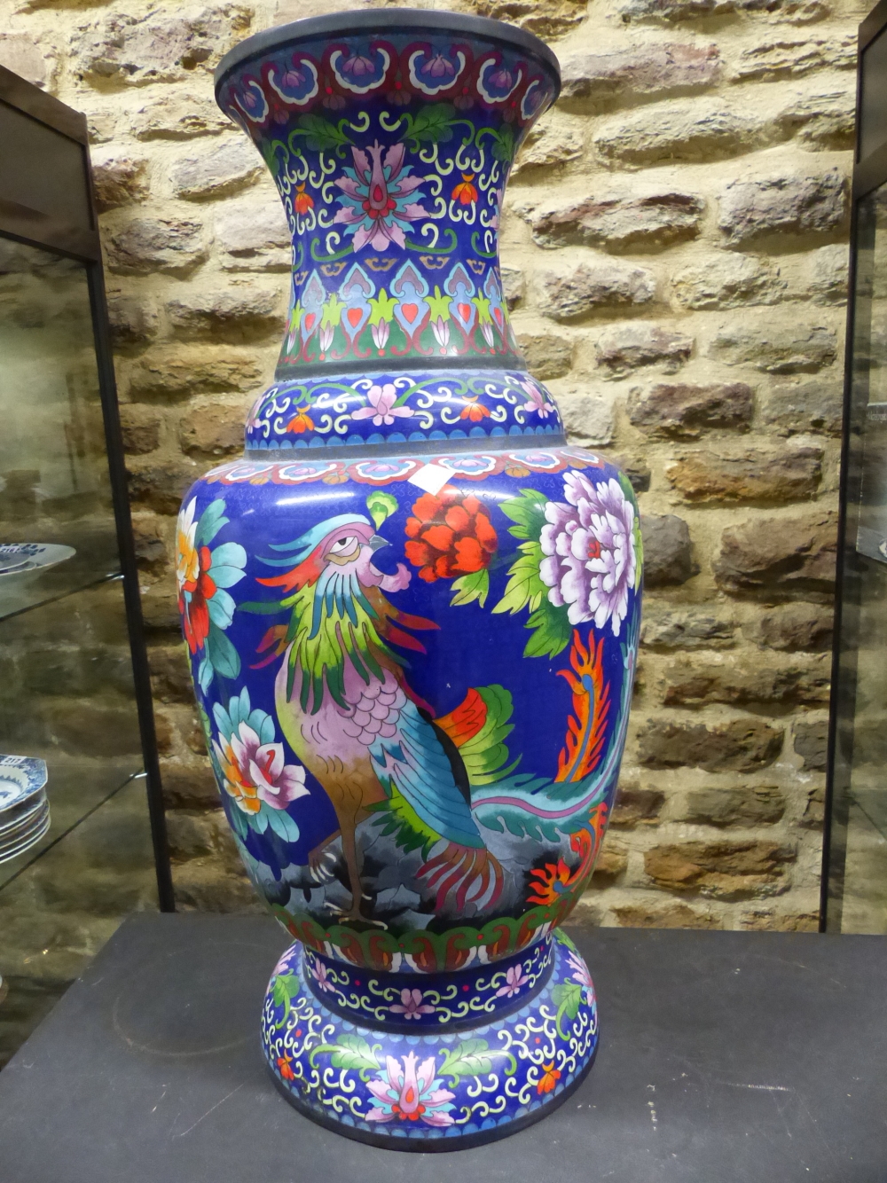 A CHINESE CLOISONNE ENAMEL BALUSTER VASE WORKED WITH TWO PHOENIX AMONGST PEONIES ON A DEEP BLUE - Image 8 of 9