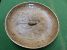 A ROBERT THOMPSON MOUSEMAN OAK SHALLOW BOWL. Dia. 29cms.