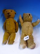 TWO VINTAGE TEDDY BEARS, THE TALLER WELL LOVED. H 38cms.