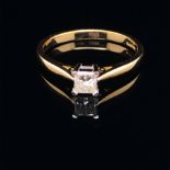 AN 18ct GOLD DIAMOND SINGLE STONE RING. THE PRINCESS CUT DIAMOND WEIGHING APPROX. 0.33ct, IN A WHITE